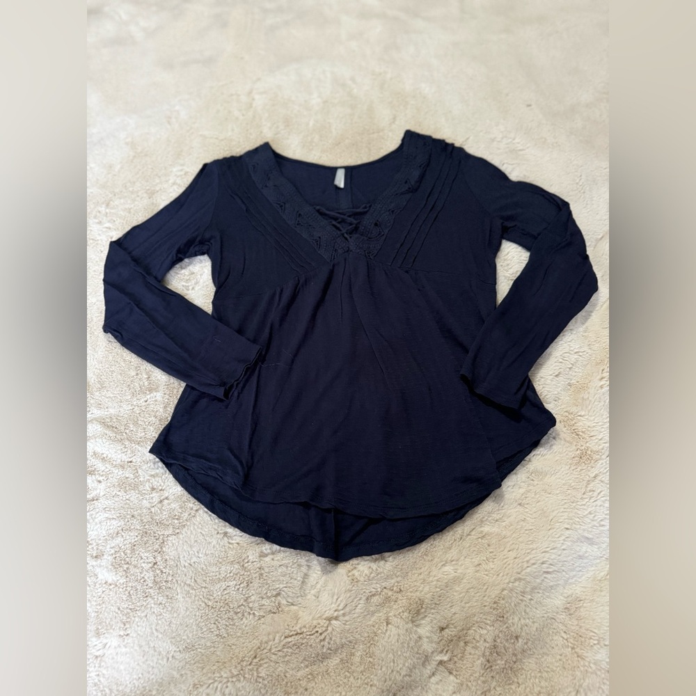 Vanity top with lace up front. Size M